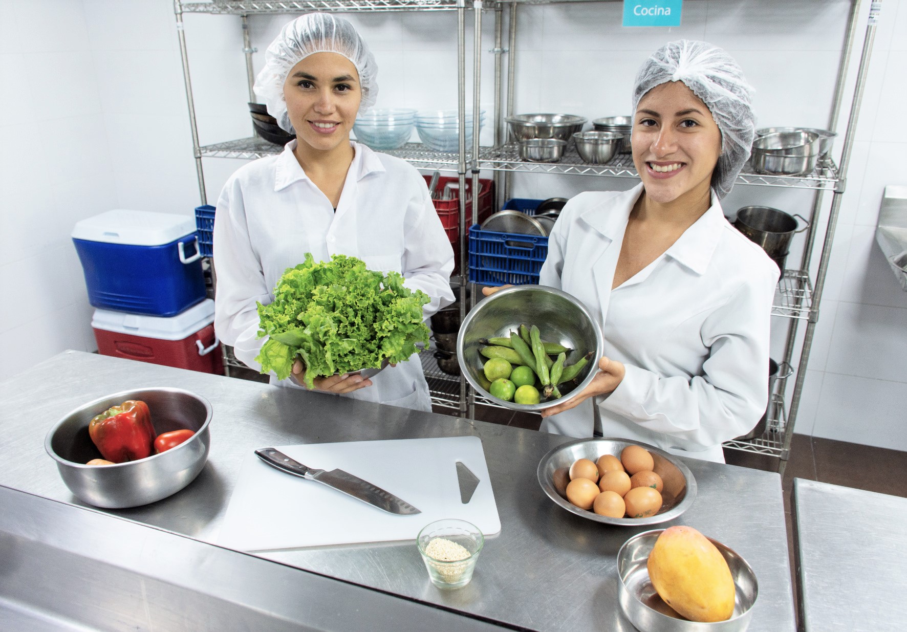 NUTRICIONISTAS EGRESADOS DE WIENER PODRÁN EJERCER EN EUROPA GRACIAS A DOBLE TITULACIÓN EN UNIVERSIDAD ESPAÑOLA