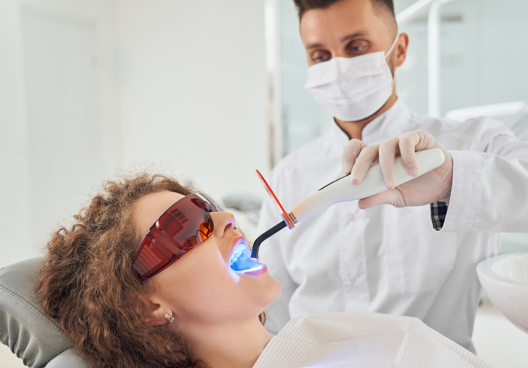 DOCENTE DE LA EAP DE ODONTOLOGÍA ORIENTA SOBRE LOS PROTOCOLOS A SEGUIR A LA HORA DE ACUDIR AL DENTISTA