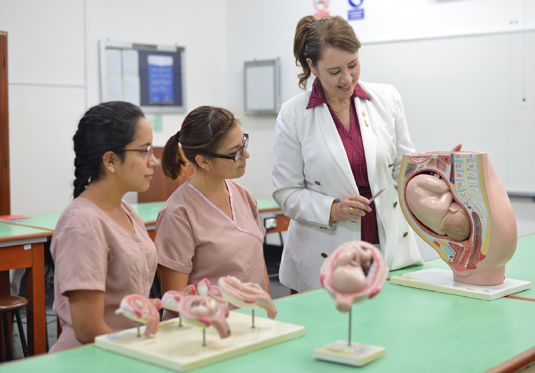 EN EL DÍA INTERNACIONAL DE LA OBSTETRICIA, DIRECTORA DE LA CARRERA DE LA UNIVERSIDAD NORBERT WIENER RESALTA LA IMPORTANCIA DE LA PROFESIÓN