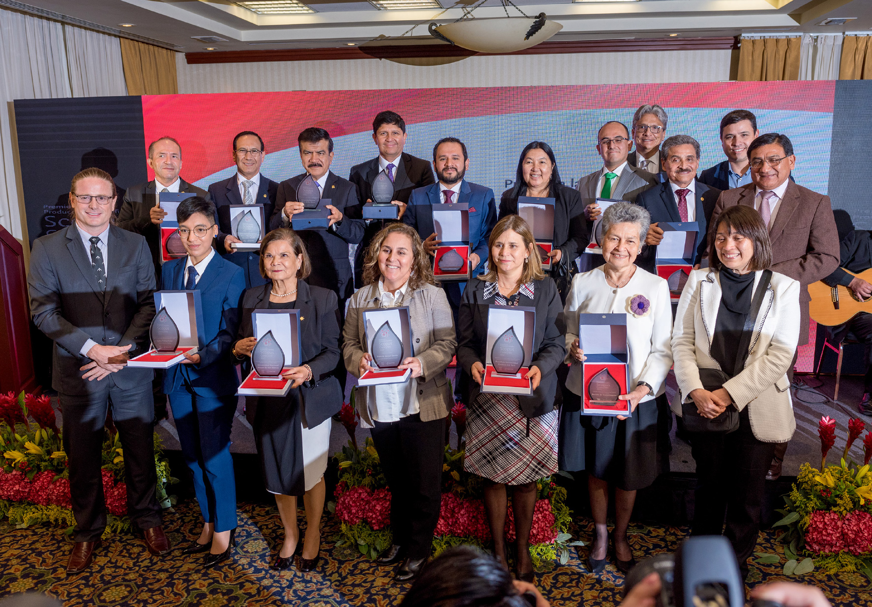DOCENTE INVESTIGADOR DE LA UNIVERSIDAD NORBERT WIENER FUE PREMIADO POR CONCYTEC COMO EL INVESTIGADOR CON MAYOR NÚMERO DE PUBLICACIONES SOBRE LA COVID-19