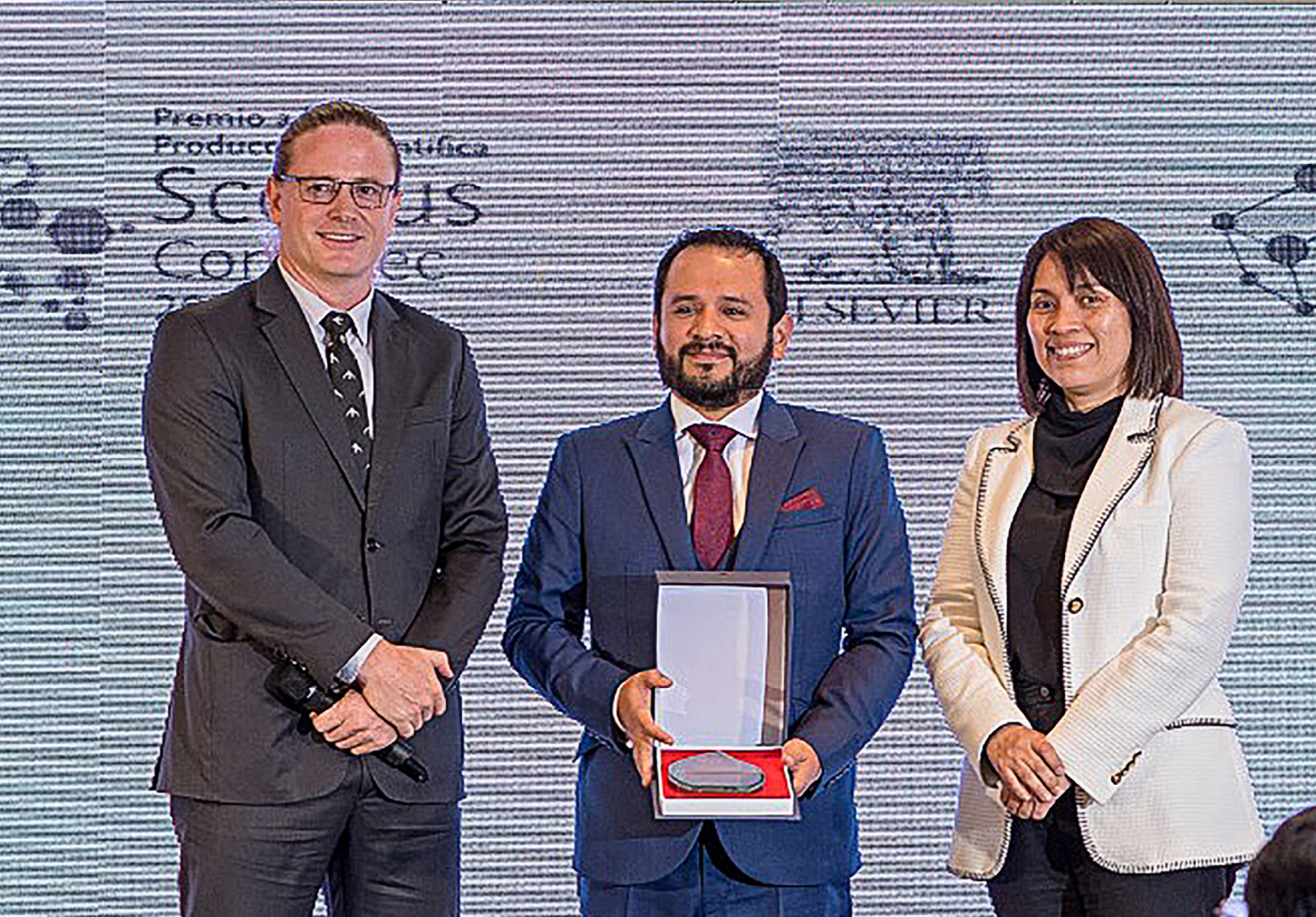 DOCENTE INVESTIGADOR DE LA UNIVERSIDAD NORBERT WIENER FUE PREMIADO POR CONCYTEC COMO EL INVESTIGADOR CON MAYOR NÚMERO DE PUBLICACIONES SOBRE LA COVID-19