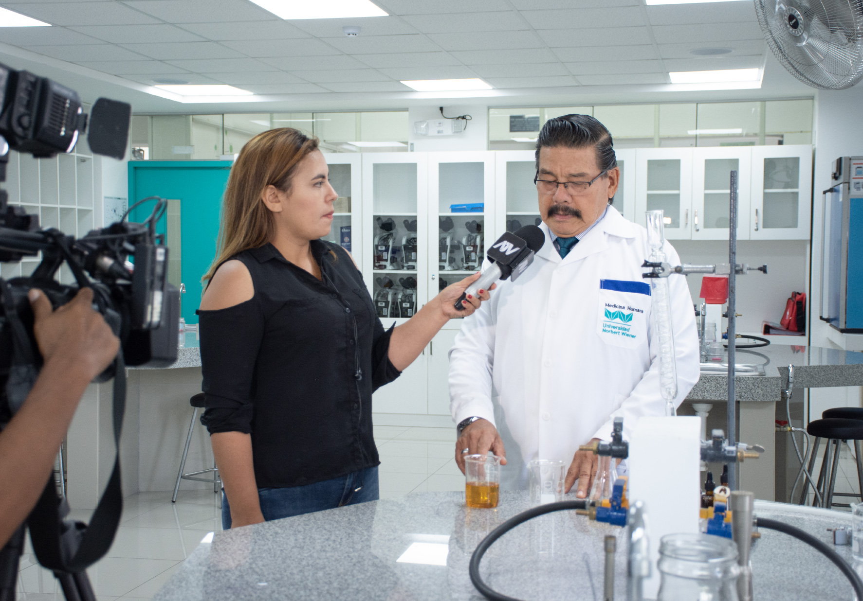 ¡HASTA SIEMPRE, DOCTOR ENRIQUE LEÓN SORIA!