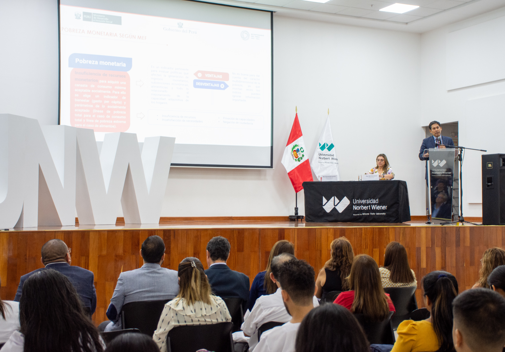 MINISTRO DE DESARROLLO E INCLUSIÓN SOCIAL DICTÓ CLASE MAGISTRAL EN UNIVERSIDAD NORBERT WIENER SOBRE ENFOQUE MULTIDIMENSIONAL PARA SALIR DE LA POBREZA