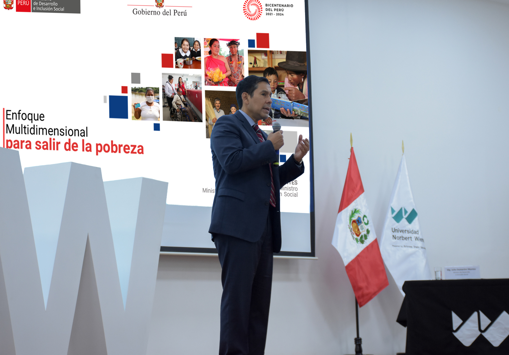 MINISTRO DE DESARROLLO E INCLUSIÓN SOCIAL DICTÓ CLASE MAGISTRAL EN UNIVERSIDAD NORBERT WIENER SOBRE ENFOQUE MULTIDIMENSIONAL PARA SALIR DE LA POBREZA