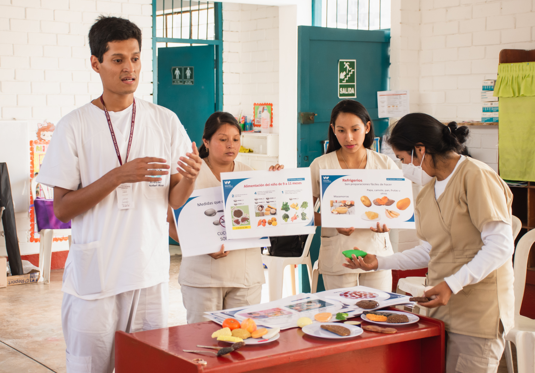RESPONSABILIDAD SOCIAL: INTERNOS DE NUTRICIÓN Y DIETÉTICA OFRECIERON CHARLAS NUTRICIONALES A PADRES DE FAMILIA DEL DISTRITO DE VILLA EL SALVADOR