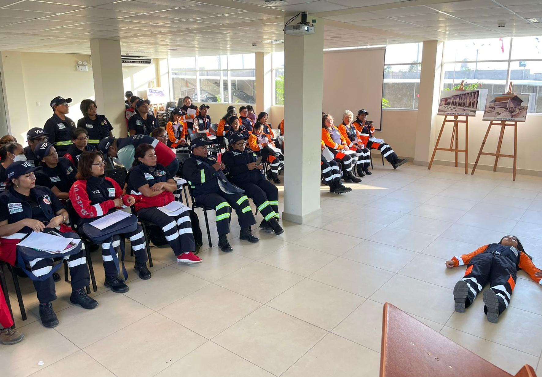 RESPONSABILIDAD SOCIAL: DOCENTES DE LA UNIVERSIDAD NORBERT WIENER BRINDAN CAPACITACIÓN A BRIGADISTAS DE LA MUNICIPALIDAD DE VILLA EL SALVADOR