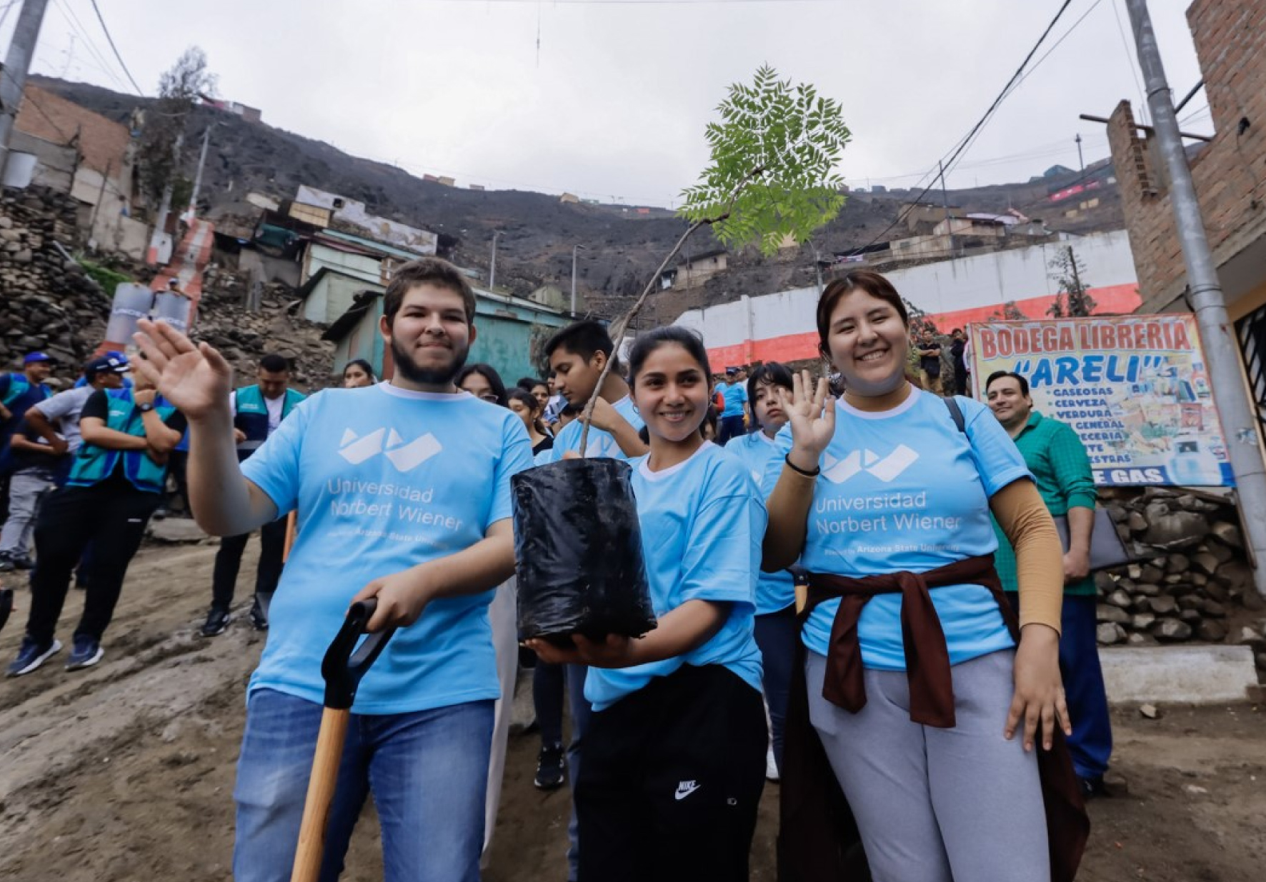 RESPONSABILIDAD SOCIAL: ESTUDIANTES DE LA UNIVERSIDAD NORBERT WIENER PARTICIPARON EN CAMPAÑA DE ARBORIZACIÓN ORGANIZADA POR LA MUNICIPALIDAD DE LIMA