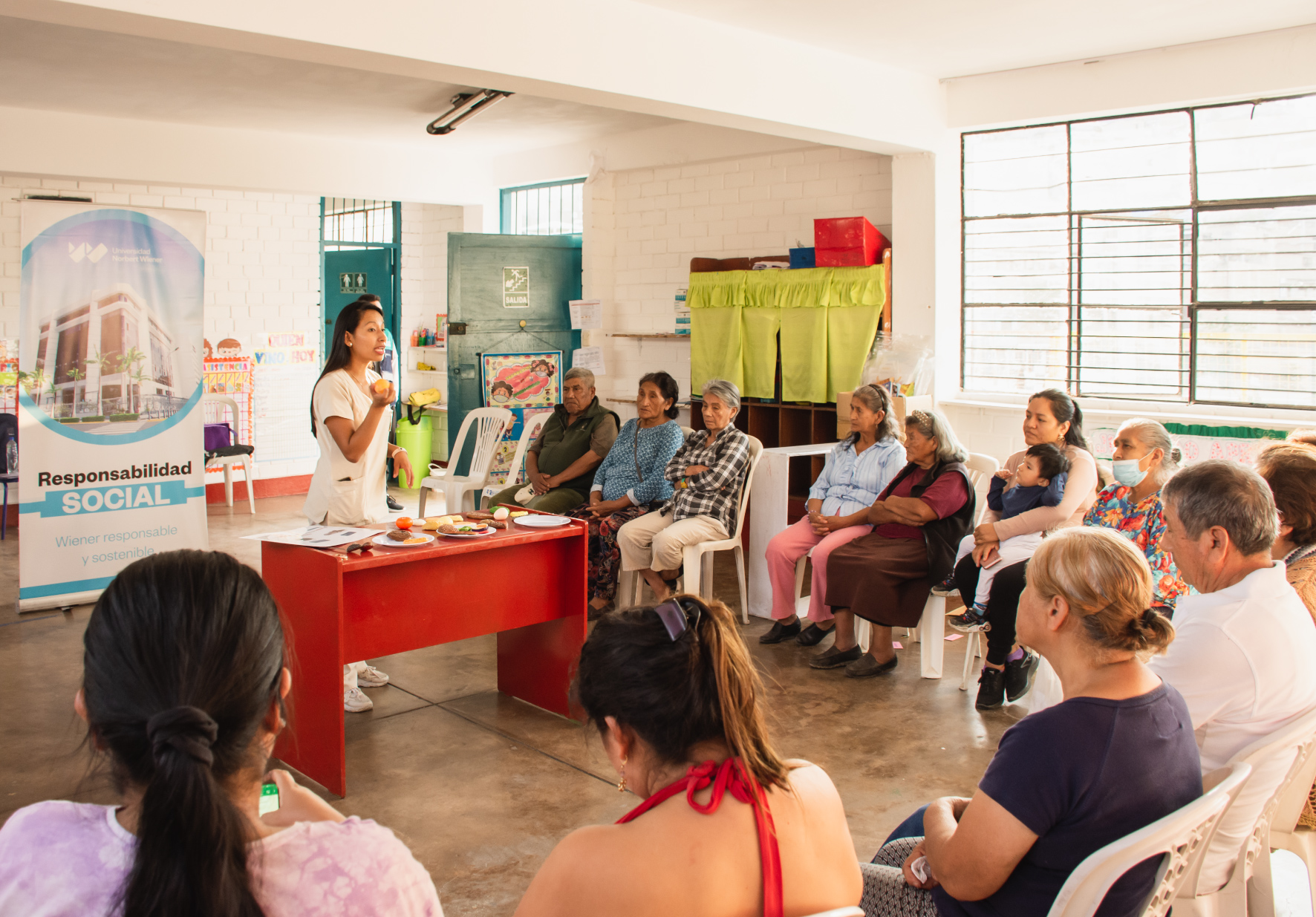 RESPONSABILIDAD SOCIAL: INTERNOS DE NUTRICIÓN Y DIETÉTICA OFRECIERON CHARLAS NUTRICIONALES A PADRES DE FAMILIA DEL DISTRITO DE VILLA EL SALVADOR
