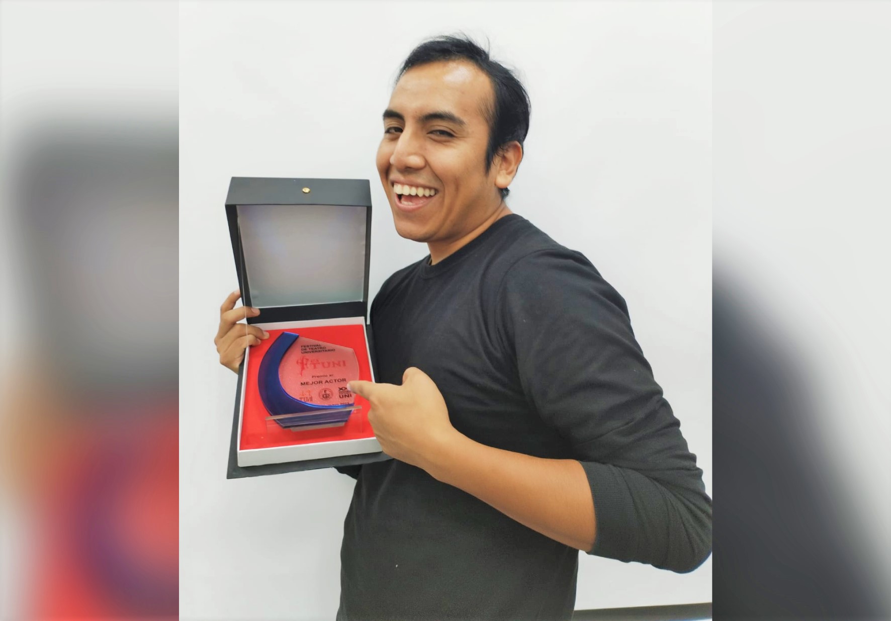 ELENCO DE TEATRO DE LA UNIVERSIDAD NORBERT WIENER OBTUVO LOS PREMIOS A MEJOR ACTOR Y MEJOR DIRECTOR EN EL FESTUNI 2023