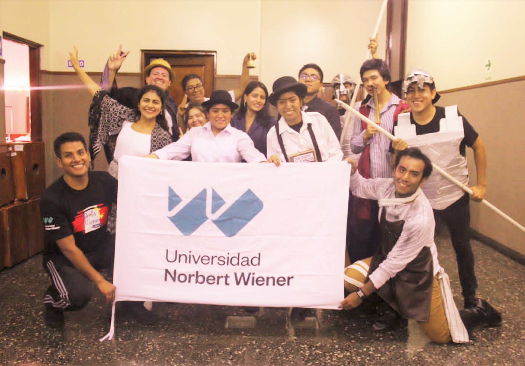 ELENCO DE TEATRO DE LA UNIVERSIDAD NORBERT WIENER OBTUVO LOS PREMIOS A MEJOR ACTOR Y MEJOR DIRECTOR EN EL FESTUNI 2023