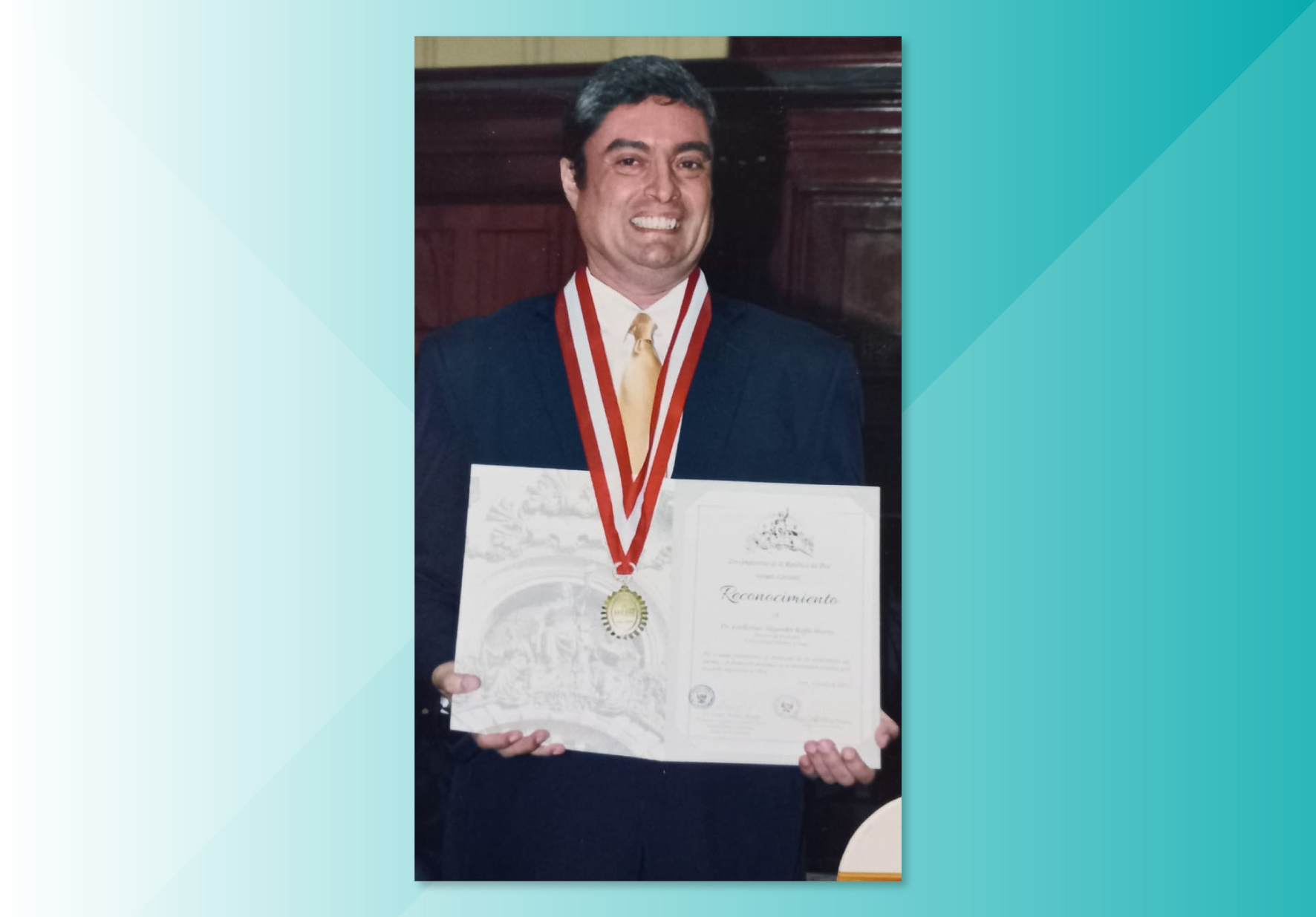 DIRECTOR DE LA ESCUELA DE POSGRADO DE LA UNIVERSIDAD NORBERT WIENER RECIBIÓ RECONOCIMIENTO DEL CONGRESO DE LA REPÚBLICA