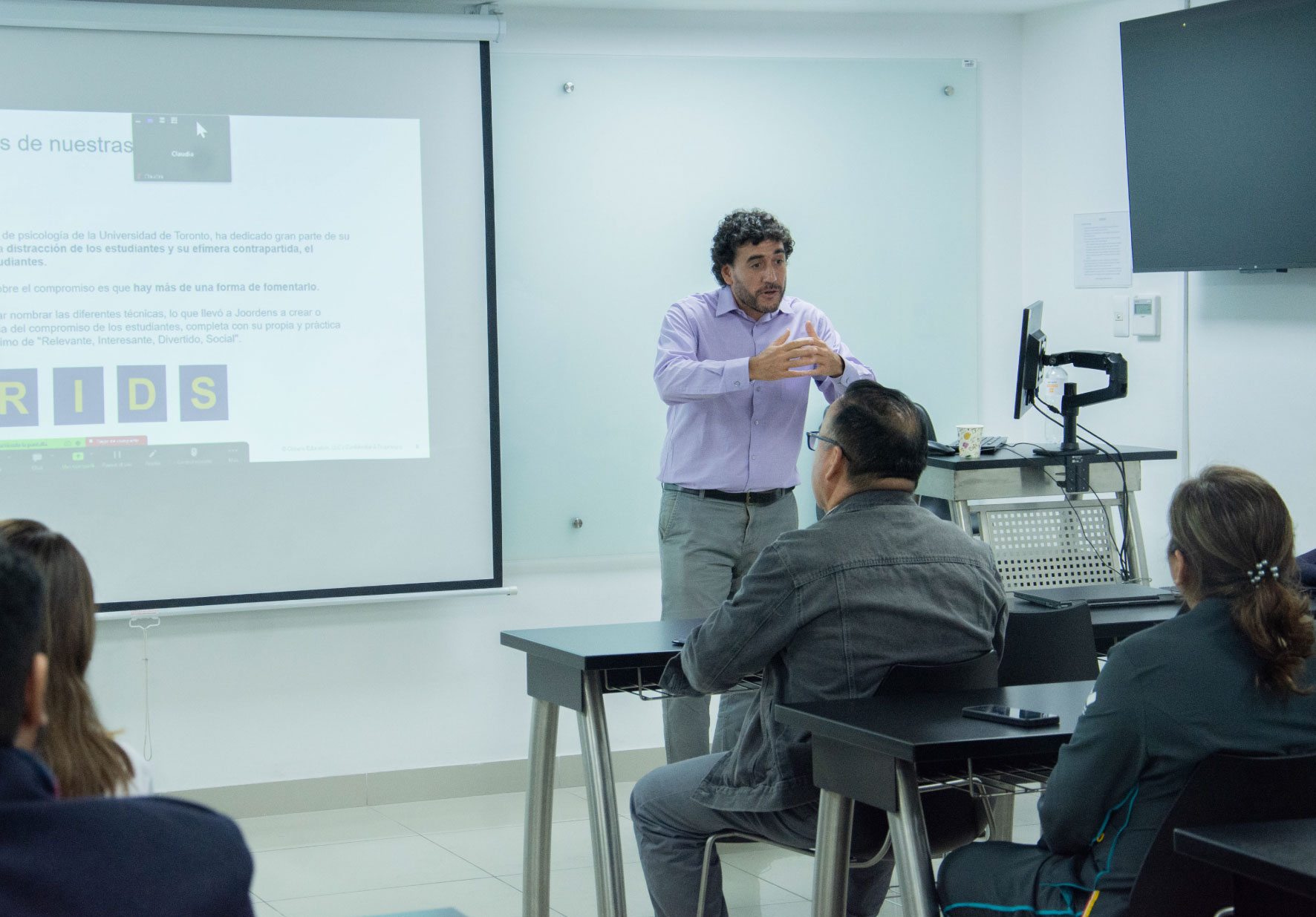 ACADEMIC SENIOR DIRECTOR DE CINTANA EDUCATION PARTICIPÓ EN CONVERSATORIO CON DOCENTES DE LA UNIVERSIDAD NORBERT WIENER