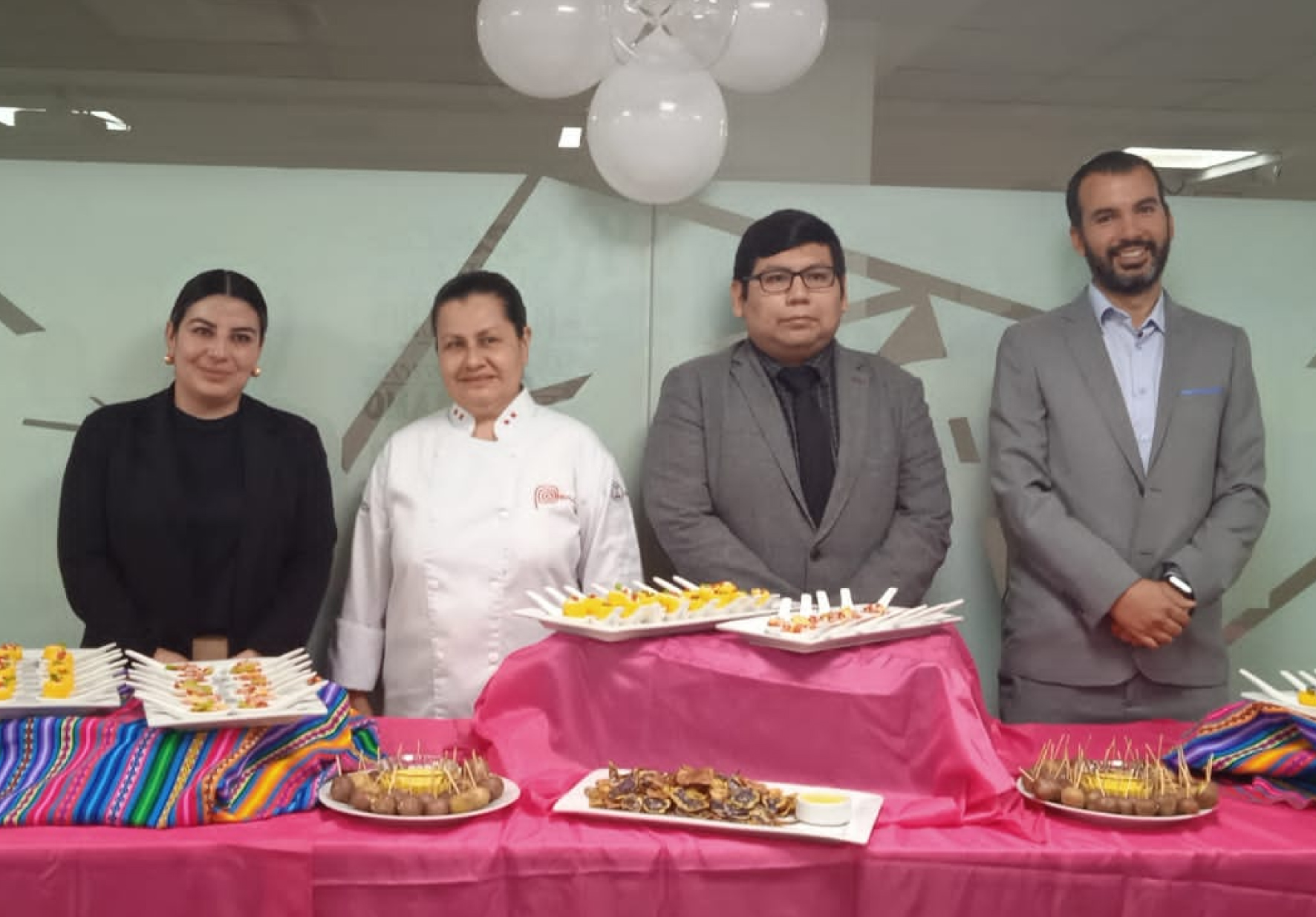 ESTUDIANTES DE ADMINISTRACIÓN EN TURISMO Y HOTELERÍA DE NORBERT WIENER CULMINAN CURSO DE GASTRONOMÍA EN PRESENCIA DE DOCENTE INTERNACIONAL
