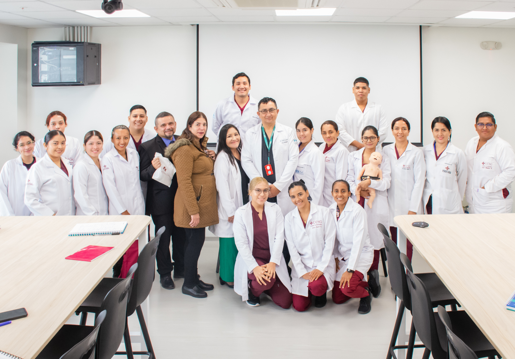 ESTUDIANTES Y DOCENTES DE ENFERMERÍA DE LA UNIVERSIDAD CATÓLICA DE SANTIAGO DE GUAYAQUIL, ECUADOR, REALIZARON PASANTÍA EN LA UNIVERSIDAD NORBERT WIENER