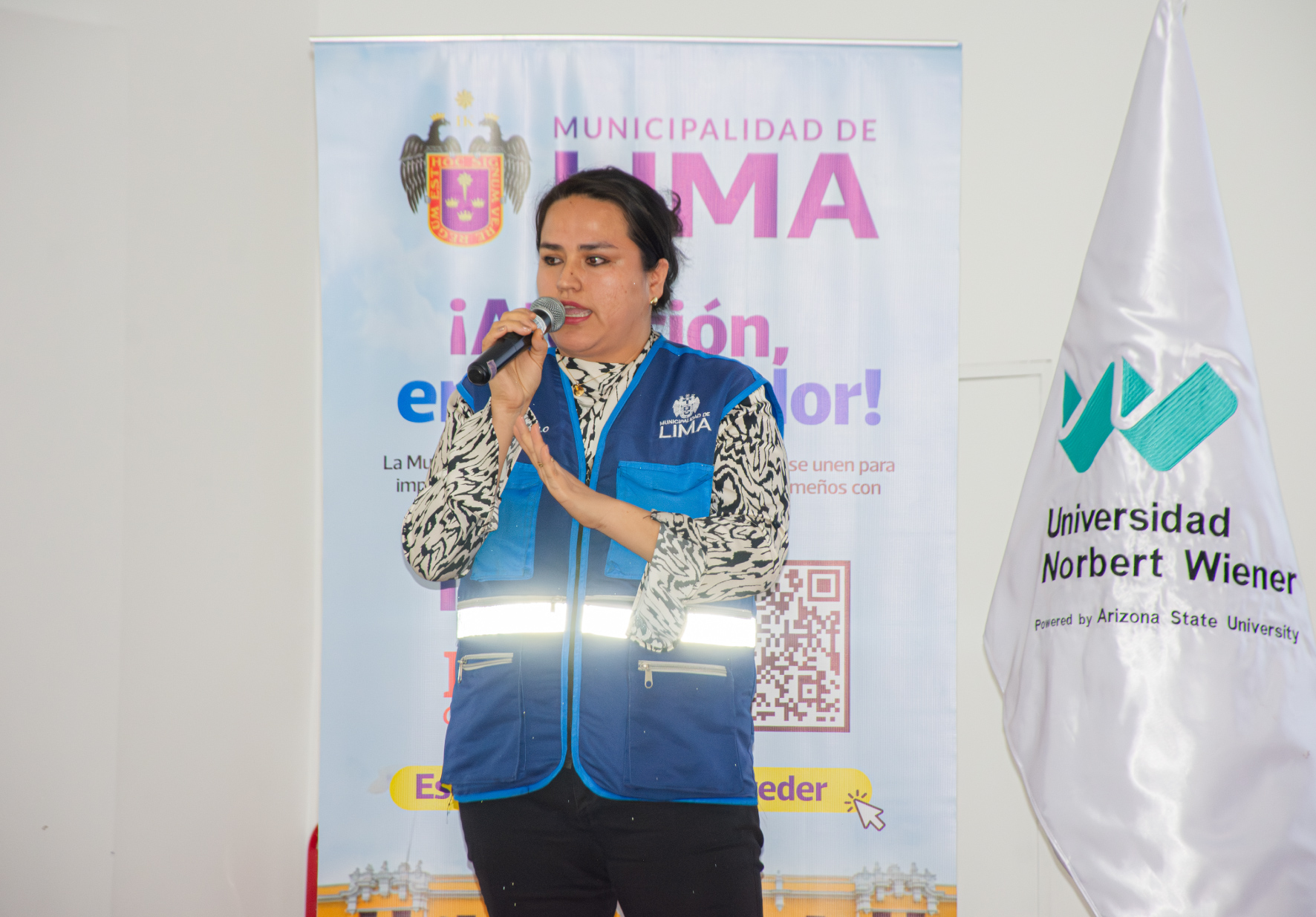 REPRESENTANTES DE LA MUNICIPALIDAD DE LIMA OFRECIERON INFORMACIÓN A LOS ESTUDIANTES DE LA UNIVERSIDAD NORBERT WIENER SOBRE EL APLICATIVO LIMA SEGURA Y LAS 100 MIL BECAS PARA EMPRENDEDORES