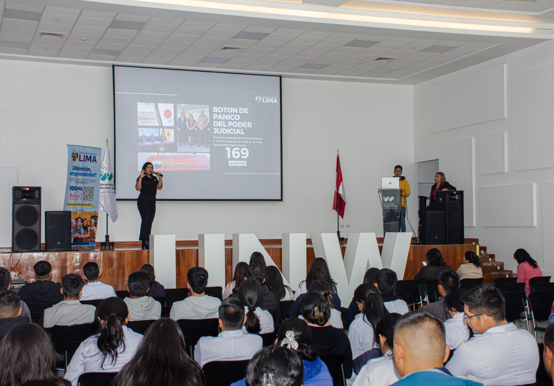 REPRESENTANTES DE LA MUNICIPALIDAD DE LIMA OFRECIERON INFORMACIÓN A LOS ESTUDIANTES DE LA UNIVERSIDAD NORBERT WIENER SOBRE EL APLICATIVO LIMA SEGURA Y LAS 100 MIL BECAS PARA EMPRENDEDORES