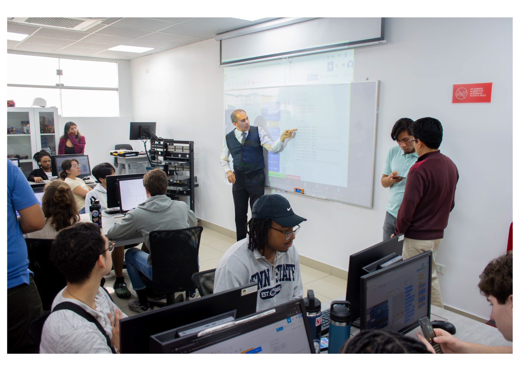 ESTUDIANTES Y DOCENTES DE LA UNIVERSIDAD ESTATAL DE PENSILVANIA REALIZAN VISITA ACADÉMICA A LA FACULTAD DE INGENIERÍA Y NEGOCIOS DE LA UNIVERSIDAD NORBERT WIENER