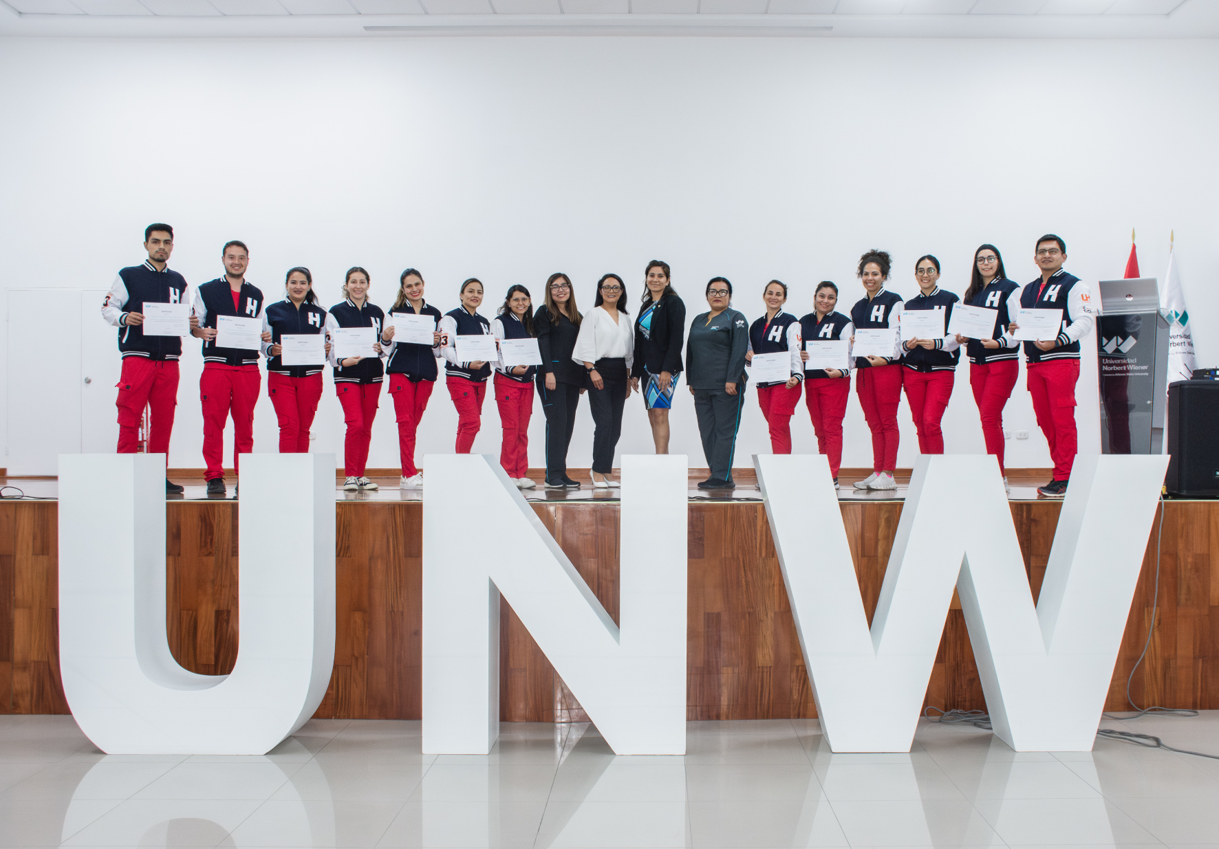 ESTUDIANTES DE LA SEGUNDA ESPECIALIDAD DE ODONTOPEDIATRÍA DE LA UNIVERSIDAD HEMISFERIOS DE ECUADOR REALIZARON MINIRRESIDENTADO EN LA UNIVERSIDAD NORBERT WIENER