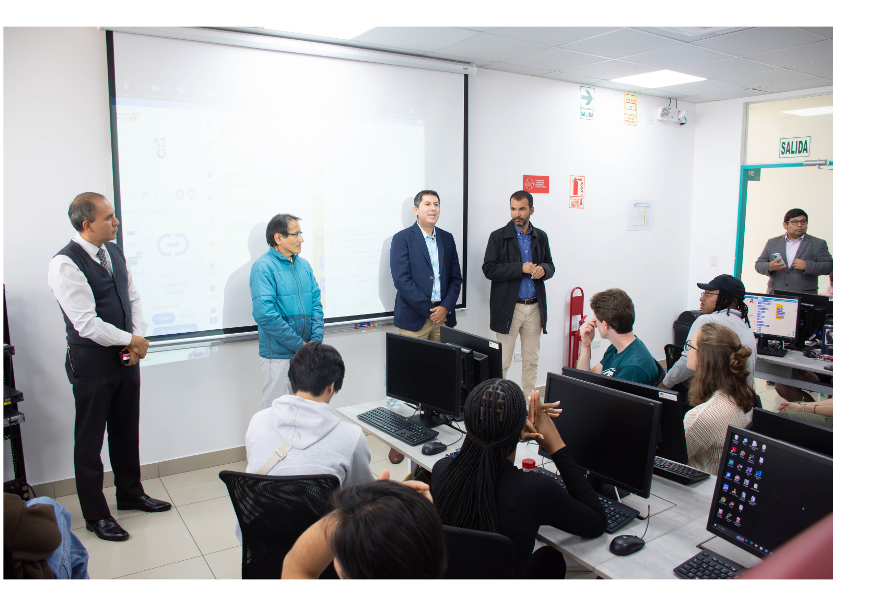 ESTUDIANTES Y DOCENTES DE LA UNIVERSIDAD ESTATAL DE PENSILVANIA REALIZAN VISITA ACADÉMICA A LA FACULTAD DE INGENIERÍA Y NEGOCIOS DE LA UNIVERSIDAD NORBERT WIENER