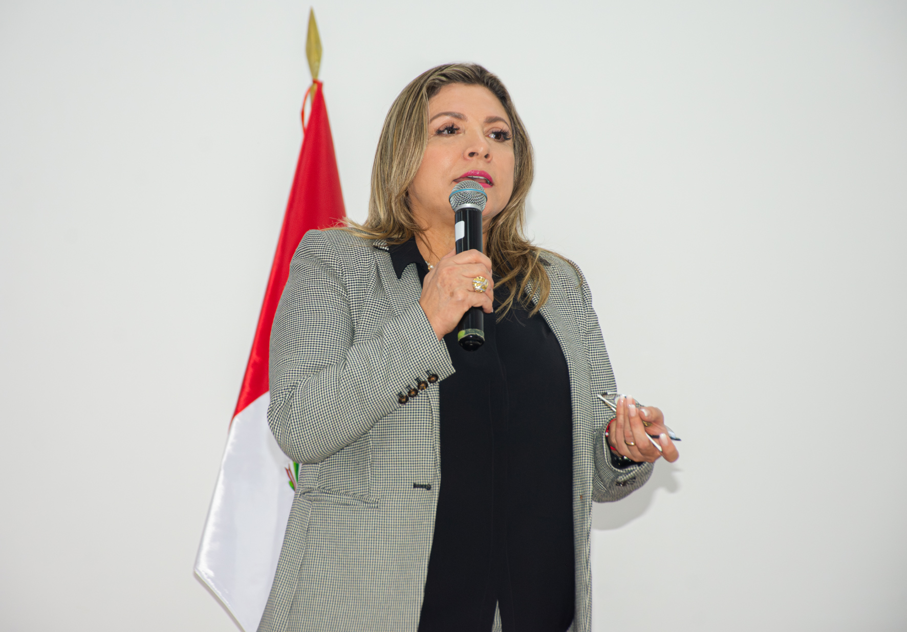 REPRESENTANTES DE LA MUNICIPALIDAD DE LIMA OFRECIERON INFORMACIÓN A LOS ESTUDIANTES DE LA UNIVERSIDAD NORBERT WIENER SOBRE EL APLICATIVO LIMA SEGURA Y LAS 100 MIL BECAS PARA EMPRENDEDORES