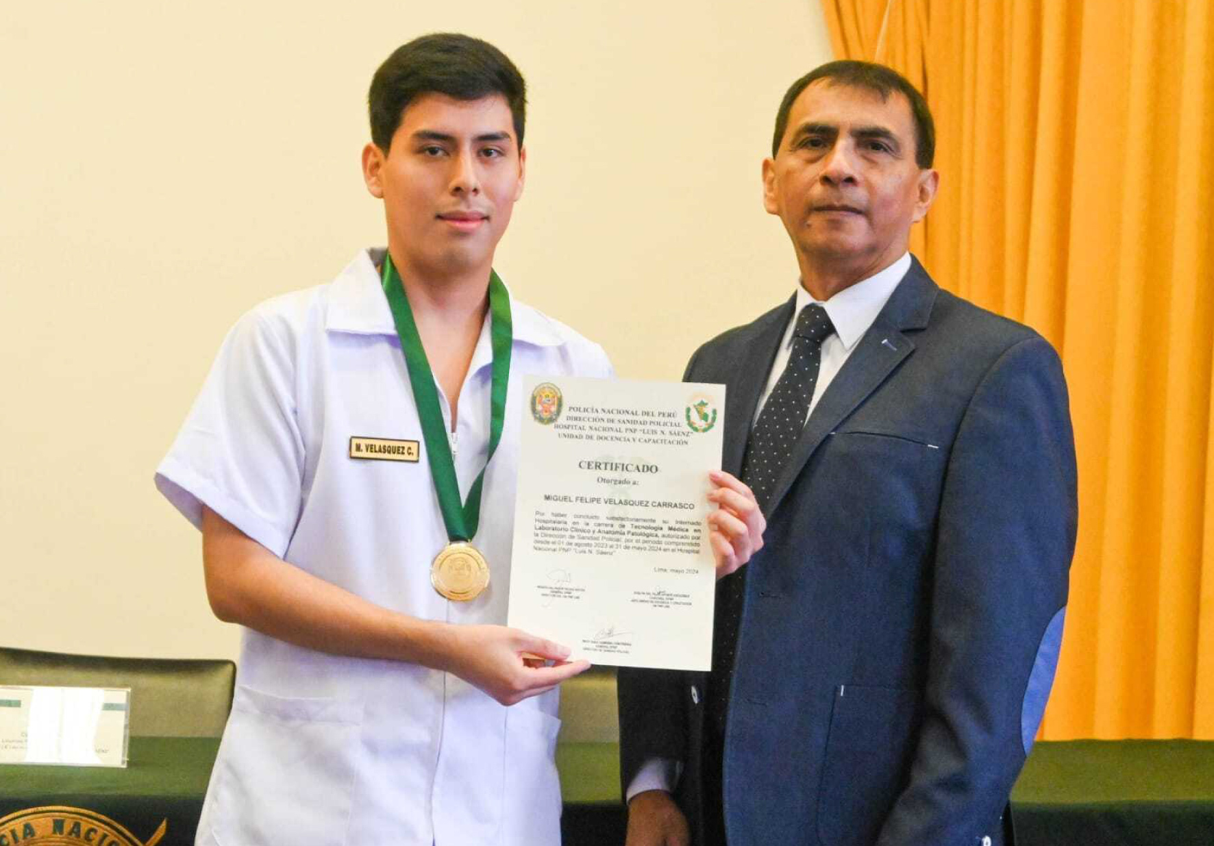 ESTUDIANTES DE TECNOLOGÍA MÉDICA EN LABORATORIO CLÍNICO Y ANATOMÍA PATOLÓGICA DE NORBERT WIENER CULMINARON INTERNADO EN HOSPITAL CENTRAL DE LA POLICÍA