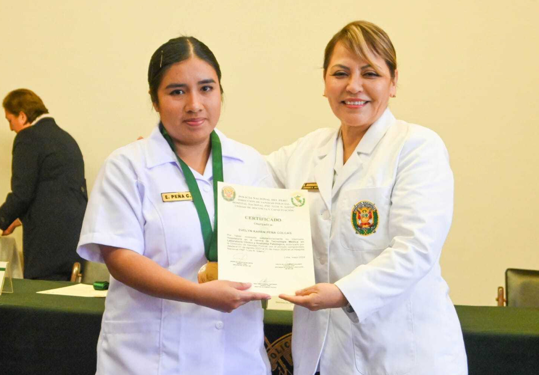 ESTUDIANTES DE TECNOLOGÍA MÉDICA EN LABORATORIO CLÍNICO Y ANATOMÍA PATOLÓGICA DE NORBERT WIENER CULMINARON INTERNADO EN HOSPITAL CENTRAL DE LA POLICÍA
