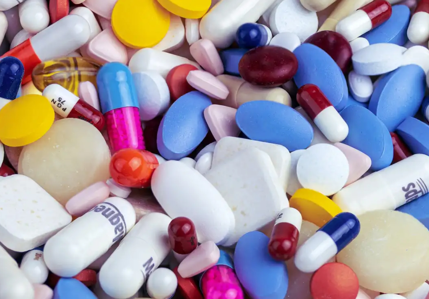 EL VIAJE DE LOS MEDICAMENTOS: DEL LABORATORIO A TUS MANOS
