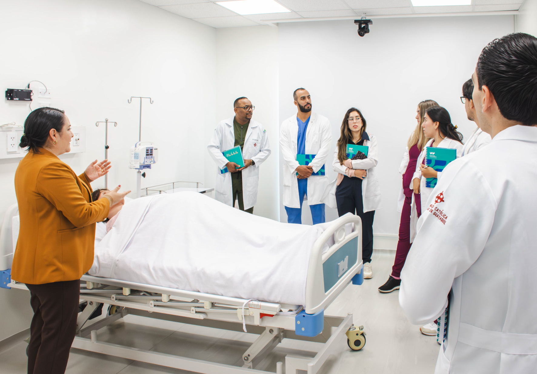 DELEGACIÓN ACADÉMICA DE LA UNIVERSIDAD CATÓLICA DE SANTIAGO DE GUAYAQUIL PARTICIPÓ EN LA SEMANA INTERNACIONAL WIENER ORGANIZADA POR LA CARRERA DE NUTRICIÓN Y DIETÉTICA