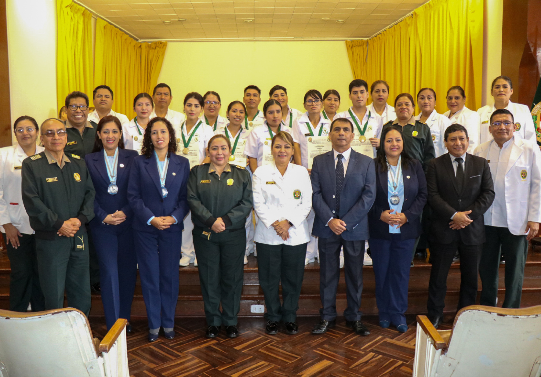 ESTUDIANTES DE TECNOLOGÍA MÉDICA EN LABORATORIO CLÍNICO Y ANATOMÍA PATOLÓGICA DE NORBERT WIENER CULMINARON INTERNADO EN HOSPITAL CENTRAL DE LA POLICÍA
