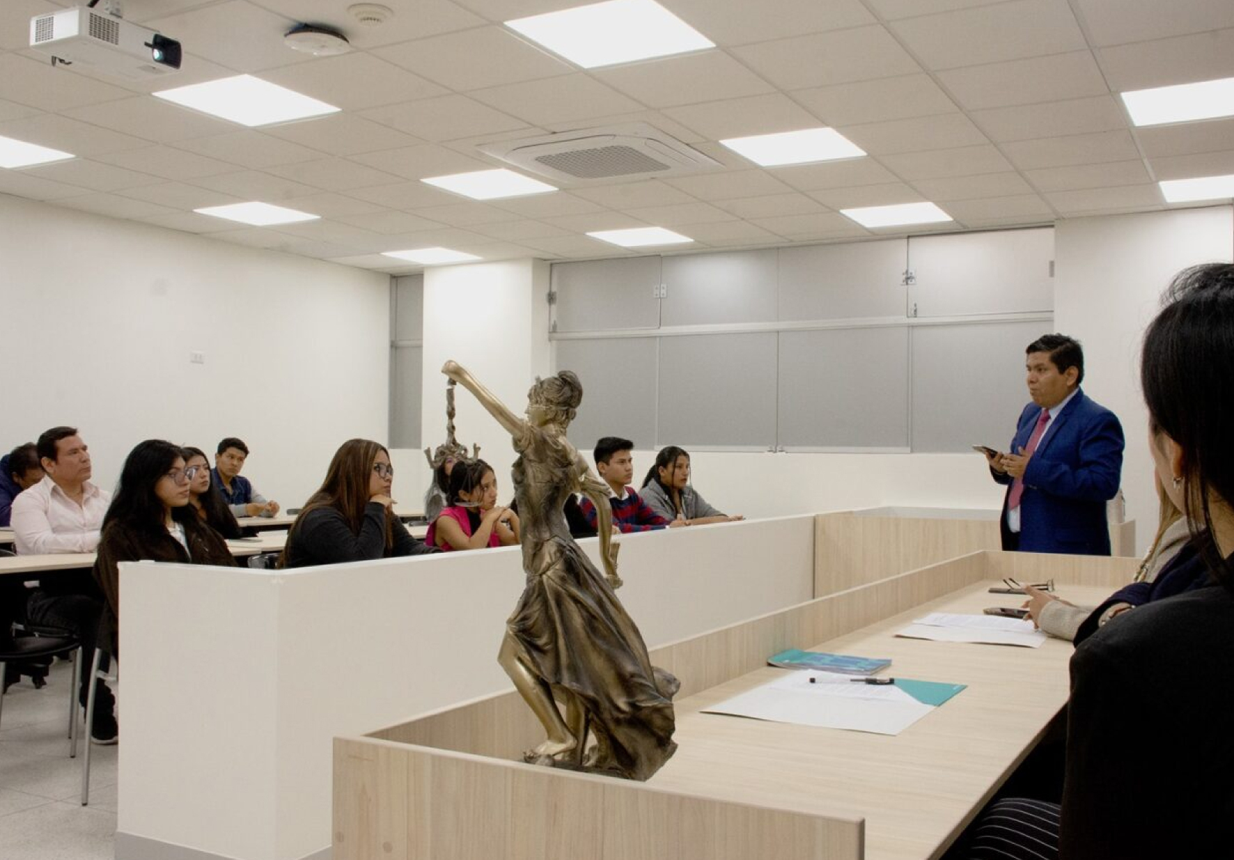 CARRERA DE DERECHO Y CIENCIA POLÍTICA DE LA UNIVERSIDAD NORBERT WIENER INAUGURÓ SU PROGRAMA “SEMILLERO DE LÍDERES”