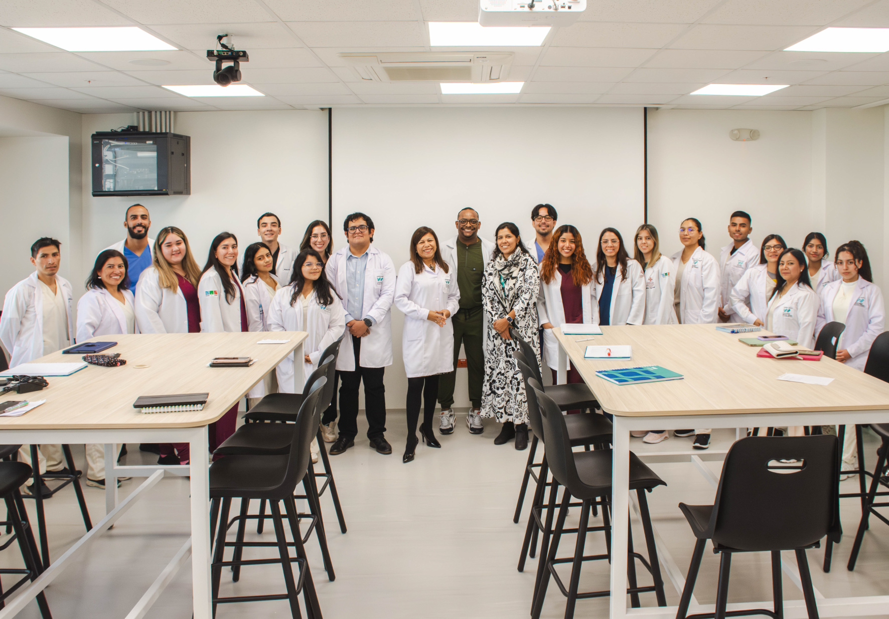 DELEGACIÓN ACADÉMICA DE LA UNIVERSIDAD CATÓLICA DE SANTIAGO DE GUAYAQUIL PARTICIPÓ EN LA SEMANA INTERNACIONAL WIENER ORGANIZADA POR LA CARRERA DE NUTRICIÓN Y DIETÉTICA