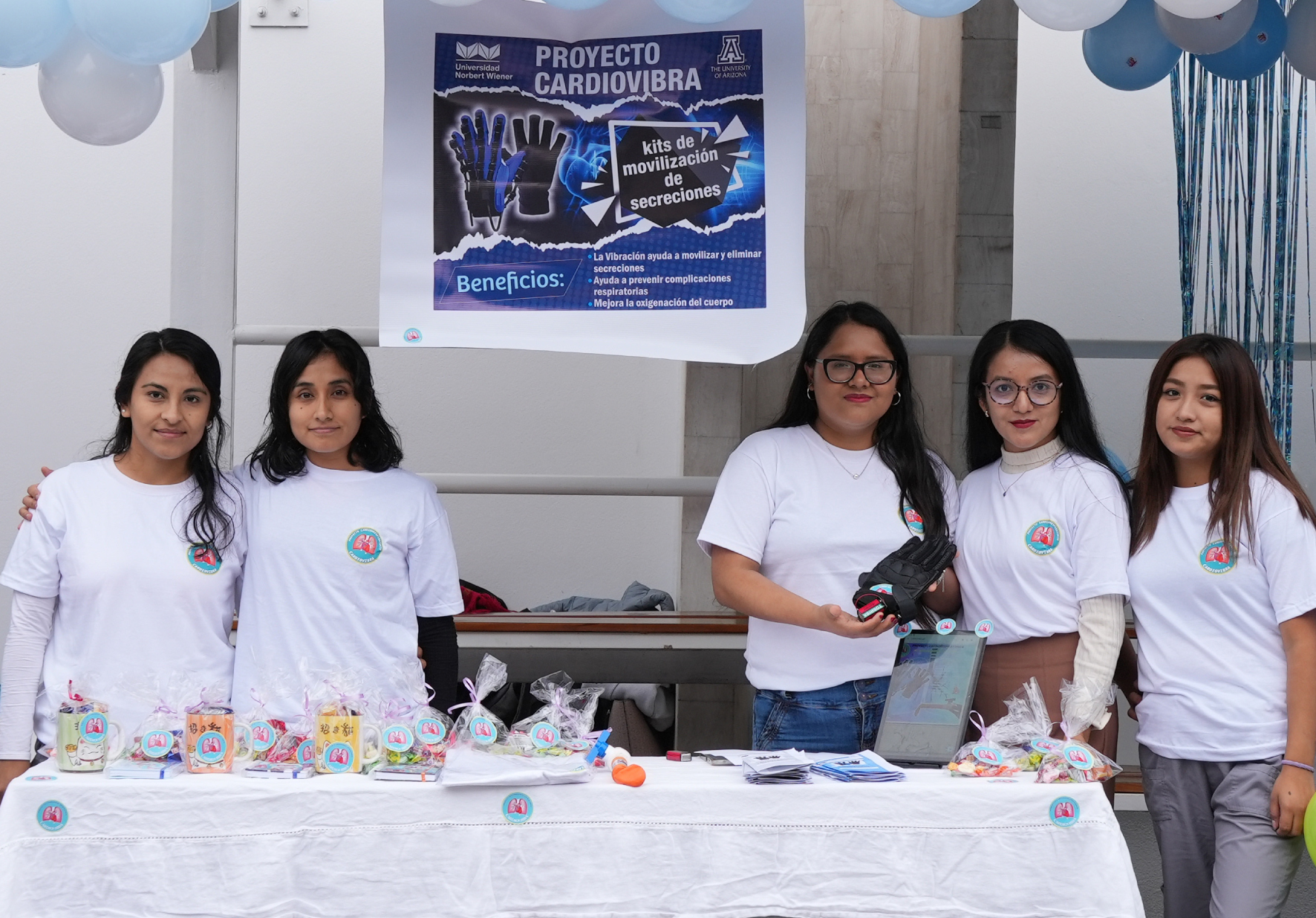 ESTUDIANTES DE LA CARRERA DE TECNOLOGÍA MÉDICA EN TERAPIA FÍSICA Y REHABILITACIÓN PRESENTARON SUS PROYECTOS EN II FERIA DE INVENTOS CARDIORRESPIRATORIOS