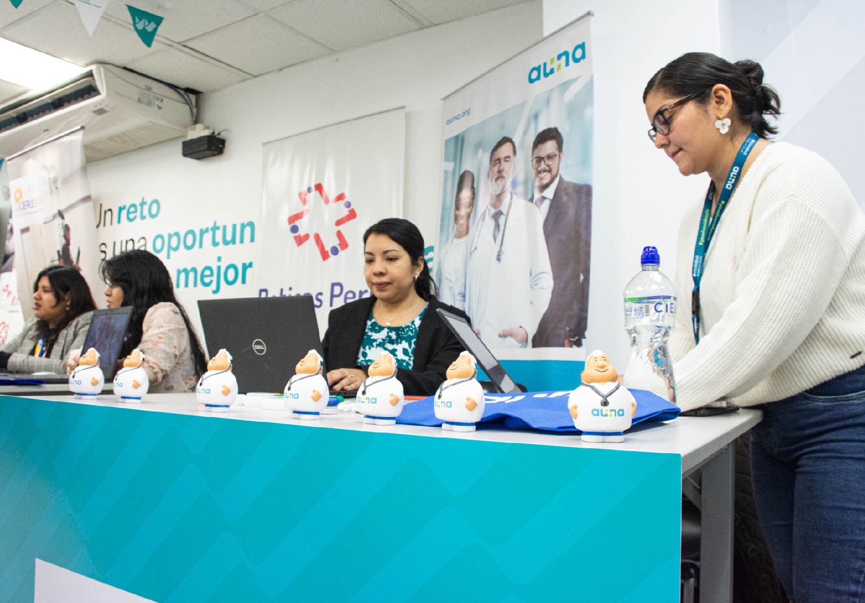 IMPORTANTES EMPRESAS DEL SECTOR SALUD PARTICIPARON EN LA FERIA LABORAL ORGANIZADA POR LA UNIVERSIDAD NORBERT WIENER