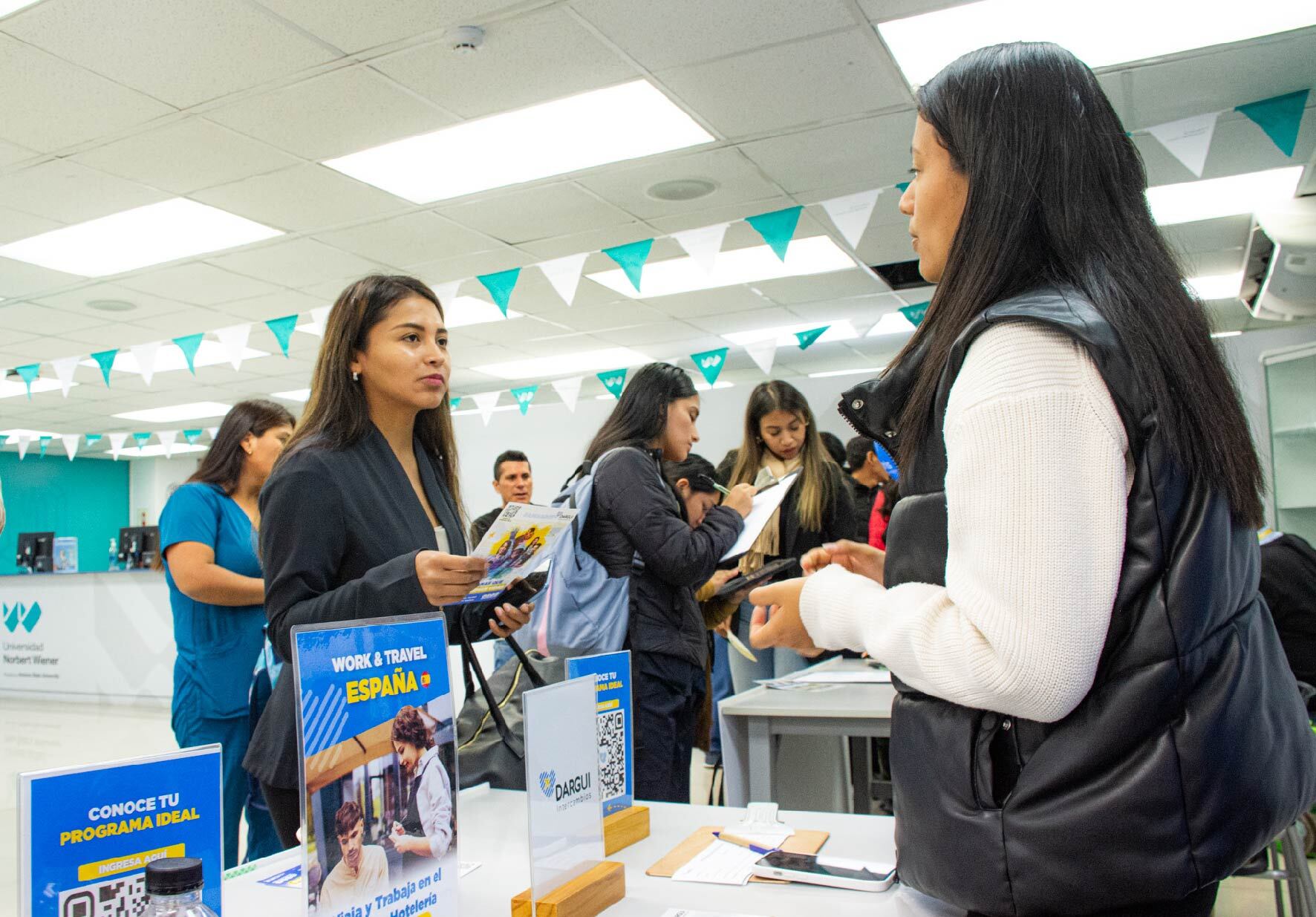 IMPORTANTES EMPRESAS DEL SECTOR SALUD PARTICIPARON EN LA FERIA LABORAL ORGANIZADA POR LA UNIVERSIDAD NORBERT WIENER