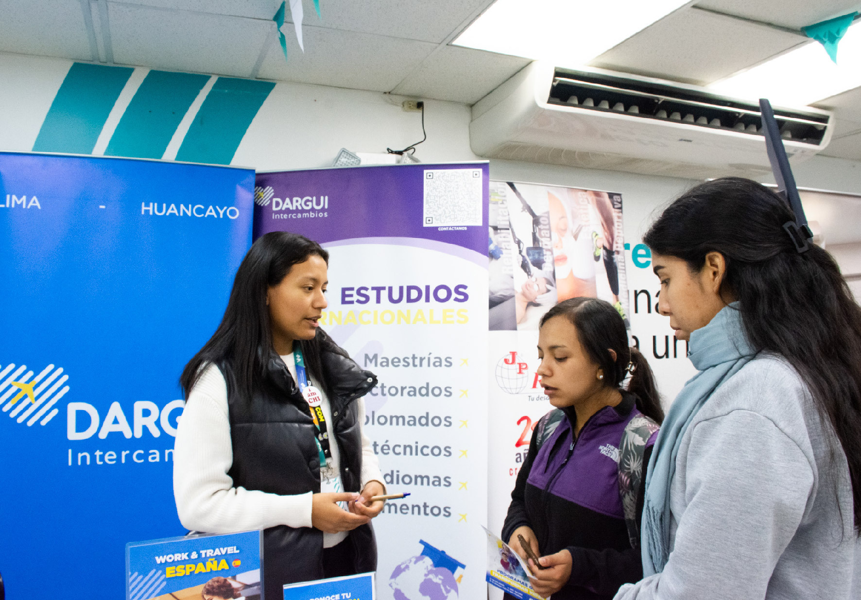 IMPORTANTES EMPRESAS DEL SECTOR SALUD PARTICIPARON EN LA FERIA LABORAL ORGANIZADA POR LA UNIVERSIDAD NORBERT WIENER