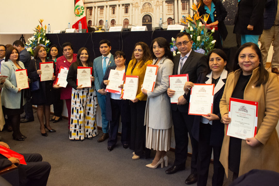 DOCENTES DE LA CARRERA DE ENFERMERÍA DE LA UNIVERSIDAD NORBERT WIENER RECIBIERON RECONOCIMIENTO EN EL CONGRESO DE LA REPÚBLICA