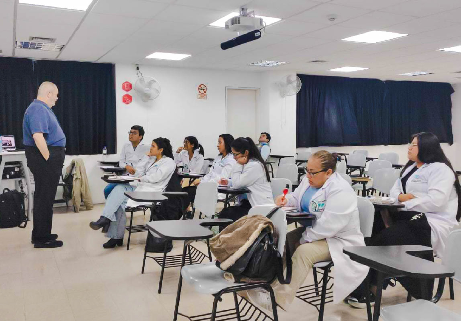 DECANO DE FARMACIA DE LA UNIVERSIDAD MIGUEL HERNÁNDEZ (ESPAÑA) DICTÓ CHARLA DE CAPACITACIÓN A SEMILLERO DE INVESTIGACIÓN DE NORBERT WIENER