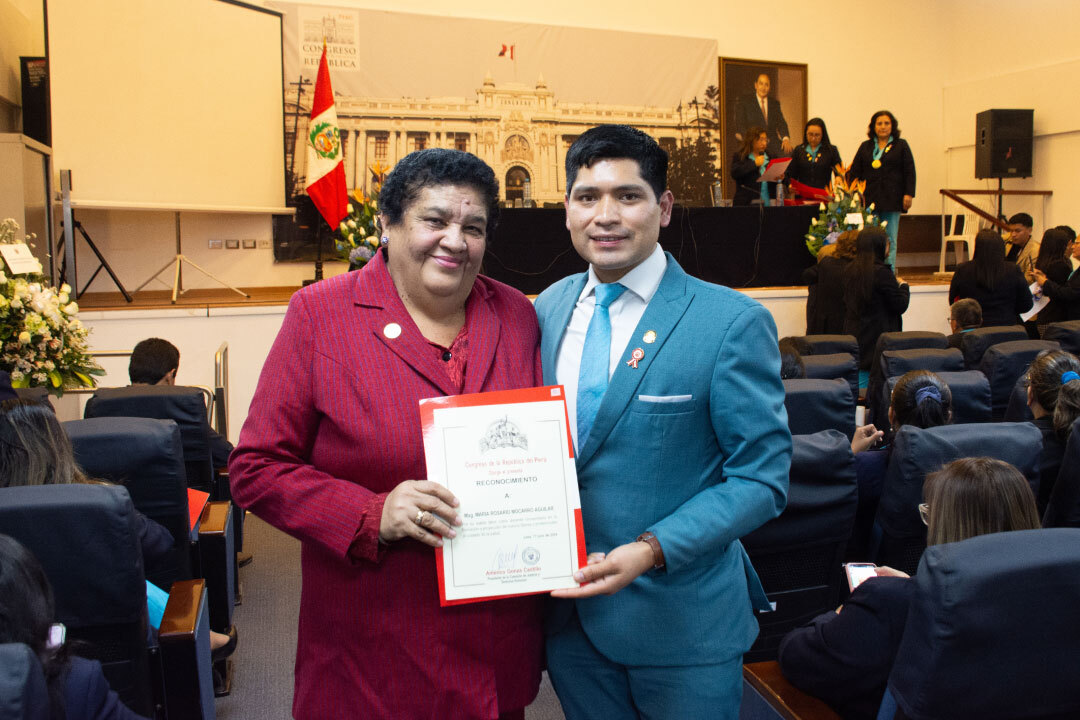 DOCENTES DE LA CARRERA DE ENFERMERÍA DE LA UNIVERSIDAD NORBERT WIENER RECIBIERON RECONOCIMIENTO EN EL CONGRESO DE LA REPÚBLICA
