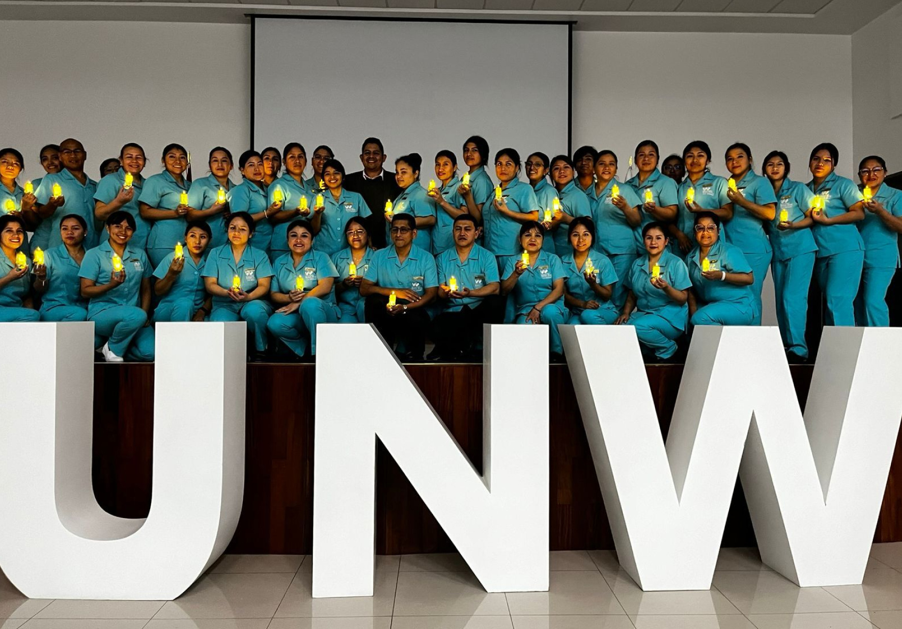 INTERNOS DE LA CARRERA DE ENFERMERÍA DE LA UNIVERSIDAD NORBERT WIENER PARTICIPARON EN CEREMONIA MÍSTICA DE CAMBIO DE UNIFORME