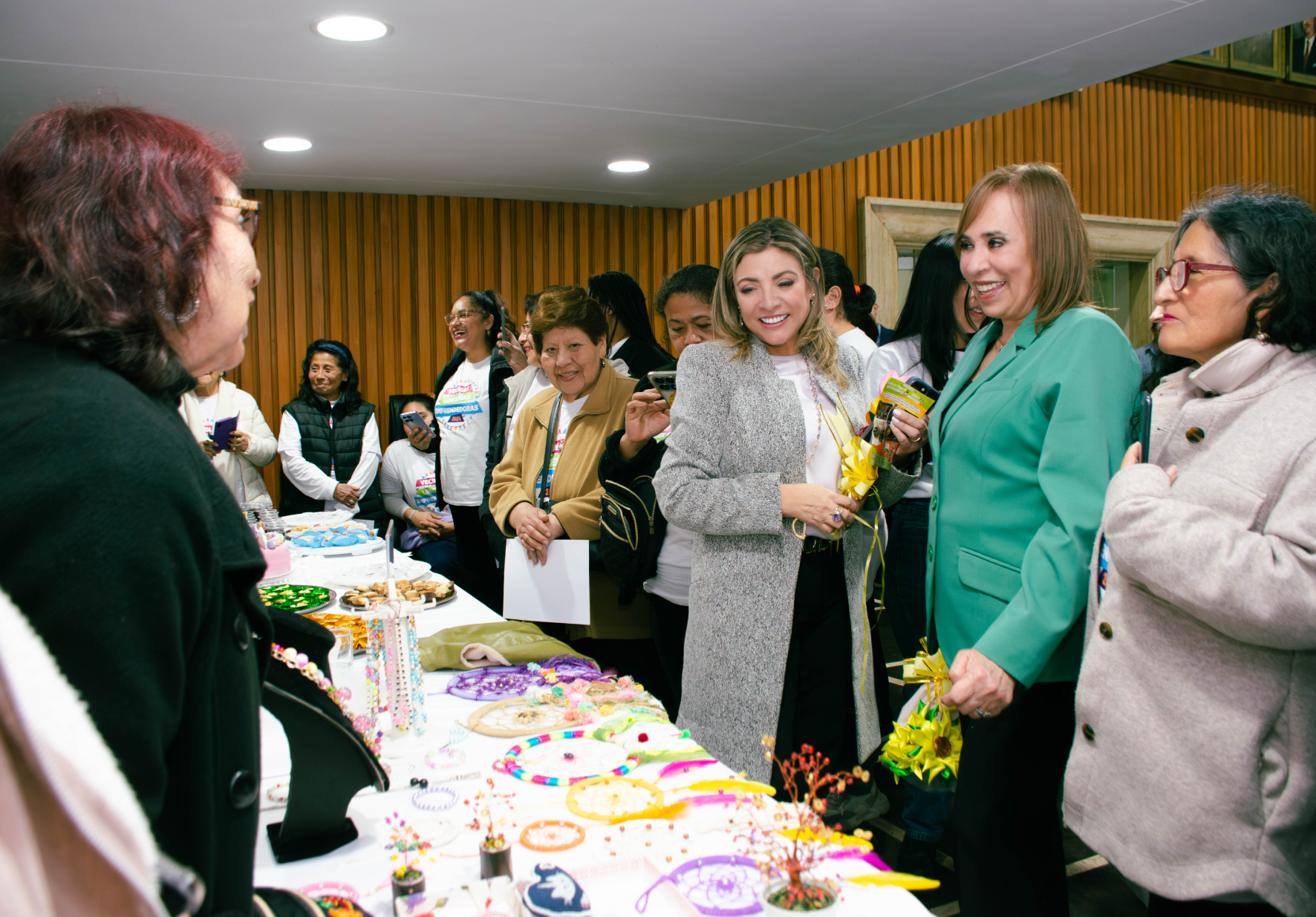 PRESIDENTE EJECUTIVA DE LA UNIVERSIDAD NORBERT WIENER Y ALCALDESA DE LINCE PRESIDIERON CEREMONIA DE CLAUSURA DEL PROGRAMA DE CAPACITACIÓN PARA MUJERES EMPRENDEDORAS DE LA LOCALIDAD