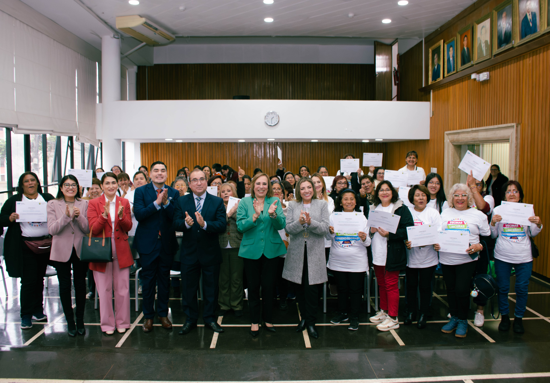 PRESIDENTE EJECUTIVA DE LA UNIVERSIDAD NORBERT WIENER Y ALCALDESA DE LINCE PRESIDIERON CEREMONIA DE CLAUSURA DEL PROGRAMA DE CAPACITACIÓN PARA MUJERES EMPRENDEDORAS DE LA LOCALIDAD