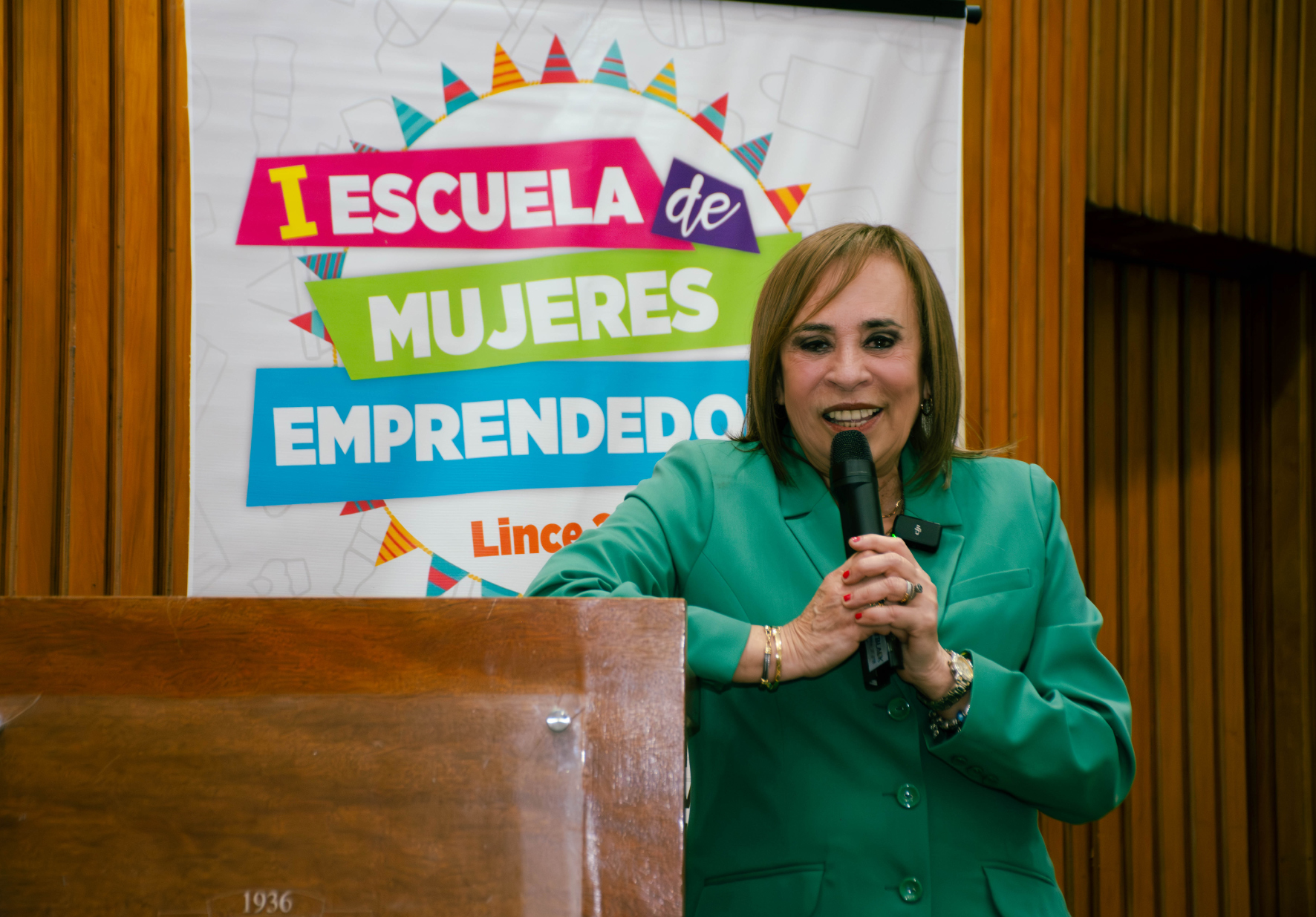 PRESIDENTE EJECUTIVA DE LA UNIVERSIDAD NORBERT WIENER Y ALCALDESA DE LINCE PRESIDIERON CEREMONIA DE CLAUSURA DEL PROGRAMA DE CAPACITACIÓN PARA MUJERES EMPRENDEDORAS DE LA LOCALIDAD